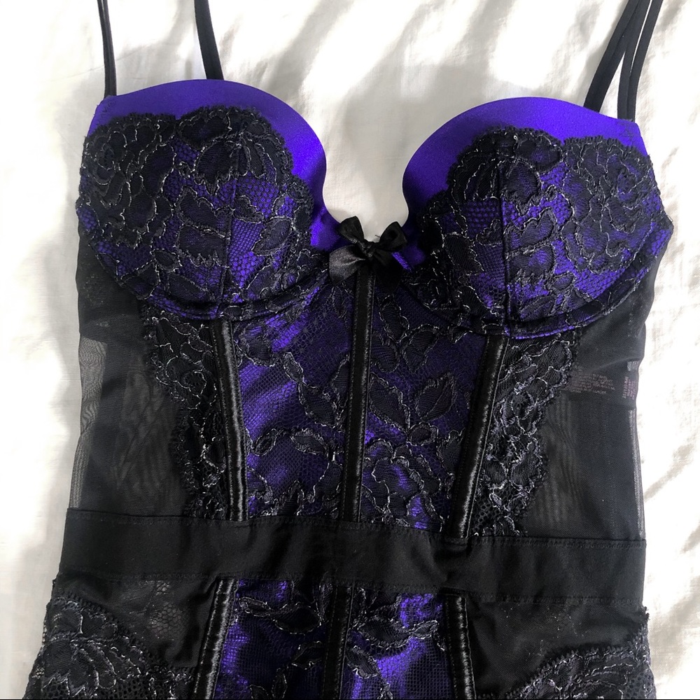 VS/ lace-up back satin corset bodysuit